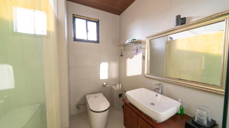 Bathroom 2, Lijiang Yimanshiguang 丽江逸慢拾光, Lijiang
