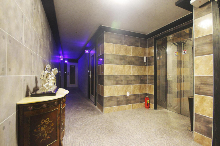 Bathroom, Busan Hadan Hue & Hotel, Saha