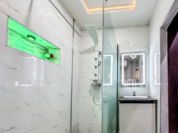 Bathroom, Parkview Astoria Hotel, LagosIsland