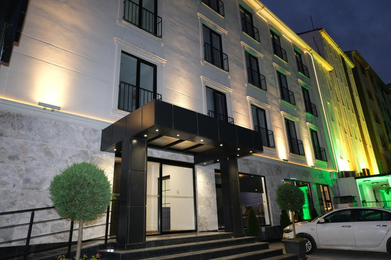 Exterior & Views
