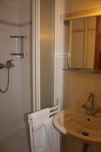 Bathroom 2, Affittacamere Monica, La Spezia