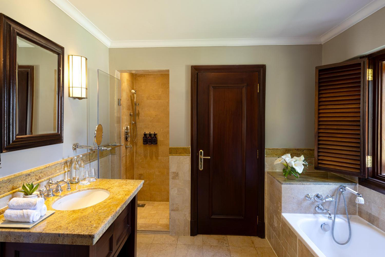 Bathroom 5, Fairmont Mount Kenya Safari Club, Kieni