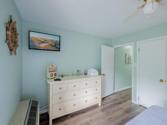 Others 2, Wesley Paradise ☆Chic 1BD + Private Balcony & Pool, Cape May