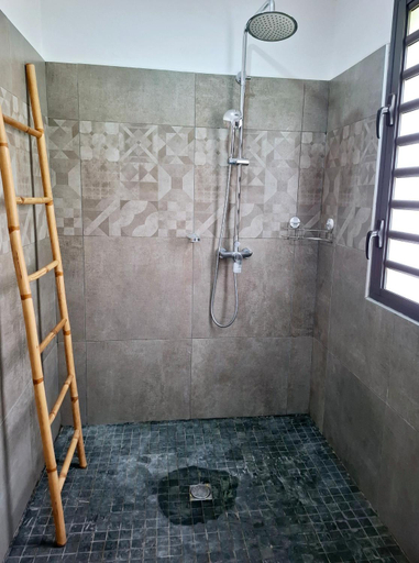 Bathroom 2, Villa Frangipany - Pereybere - Moderne, Charmante avec Piscine Privee