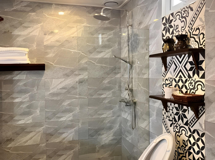 Bathroom 3, Villa Namkhan Heritage, Luang Prabang