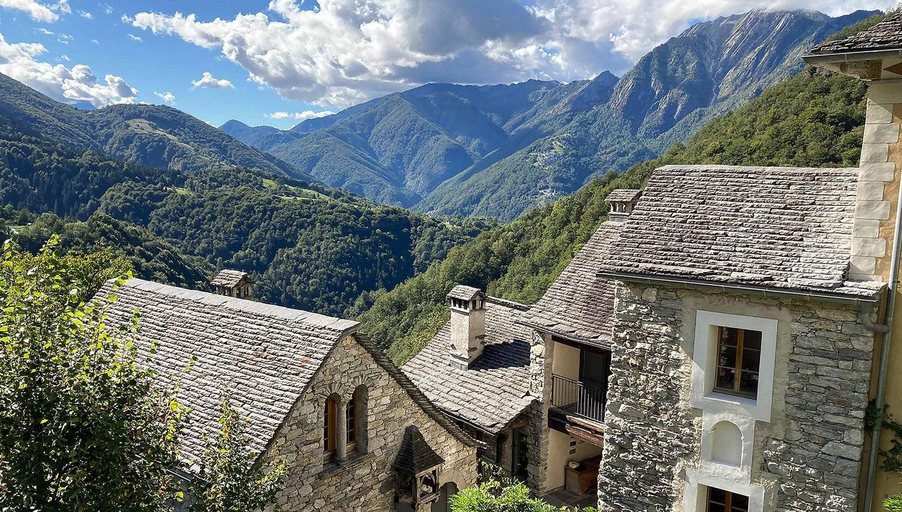 Exterior & Views