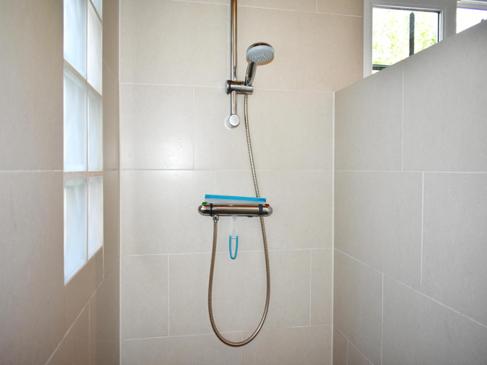 Bathroom 2, Holiday Home in Saint-Honore near Gorges, Nièvre