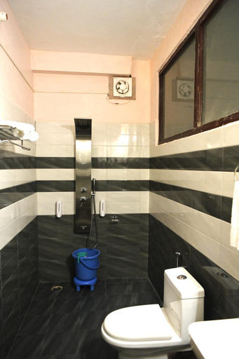 Bathroom 3, Jibhi Village, Kullu