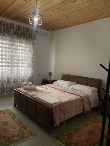 Bedroom 5, Georgemishel Guest House, Beratit