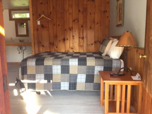 Bedroom 2, Blueberry Hill Motel, Hamilton