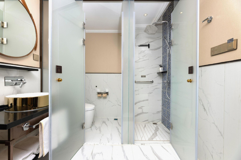 Bathroom 3, Jinjiang Metropolo Hotel Zhenjiang Railway Station Wanda Plaza, Zhenjiang
