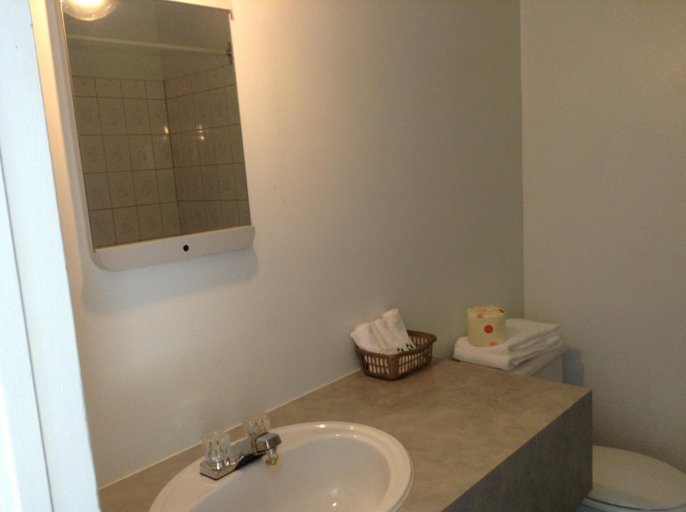 Bathroom 3, Motel St-Thomas, Joliette