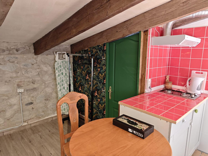 Others 4, Estudio en masia Can Mon, Girona
