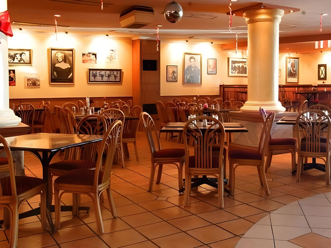 Restaurant, Losari Beach Inn, Makassar