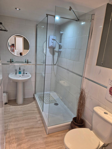 Bathroom 3, St Quintin Arms, East Riding of Yorkshire