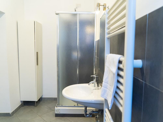 Bathroom 4, Salotto Piramide guesthouse, Roma