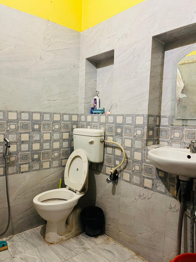 Bathroom, YOU and I CAFE, Chandauli