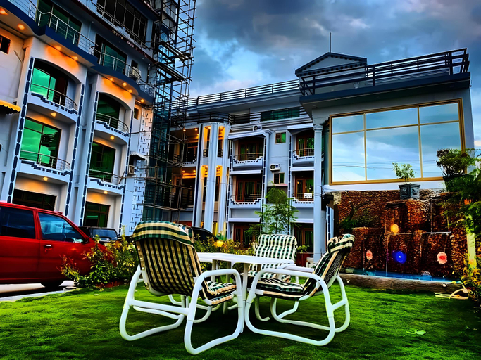 Exterior & Views