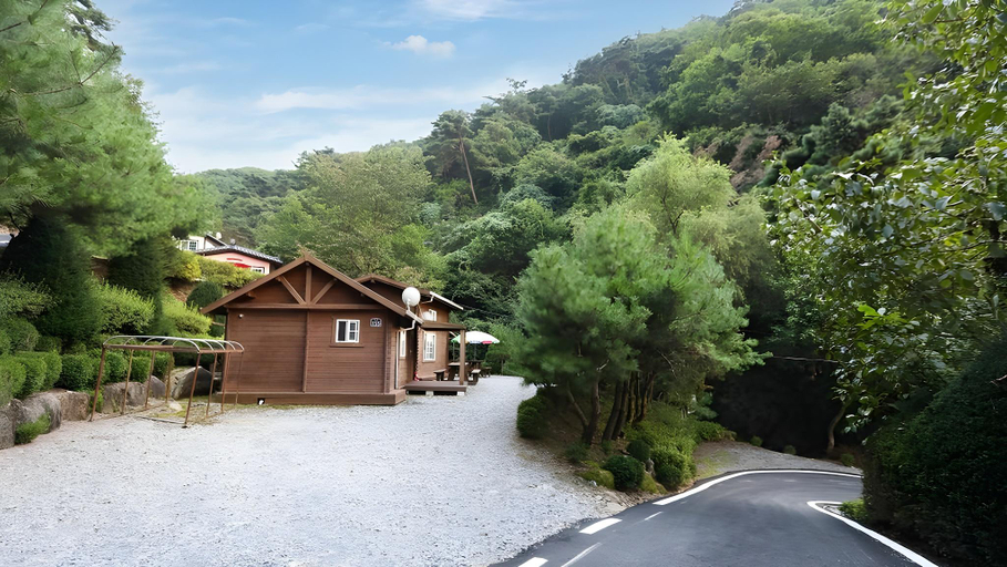 Exterior & Views 1, Sobaeksan Log Pension, Danyang