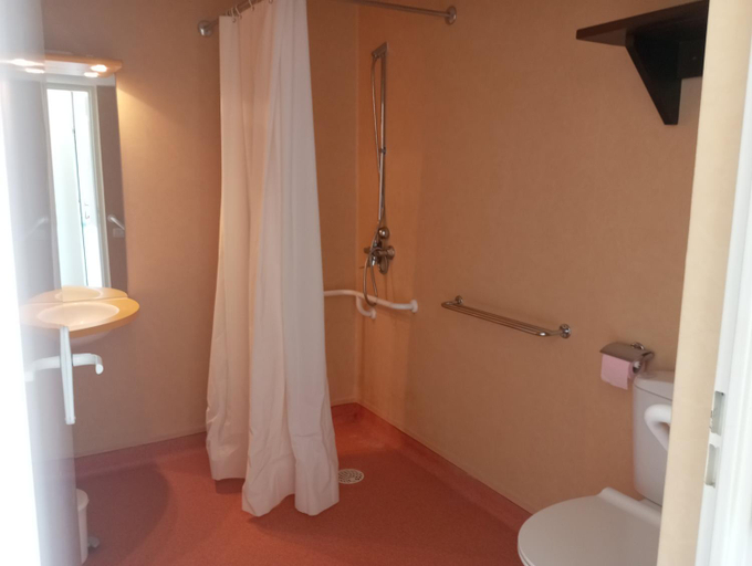 Bathroom 3, Terres de France Prayssac, Lot