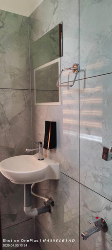 Bathroom 3, Hotel Eden Palace, Thrissur
