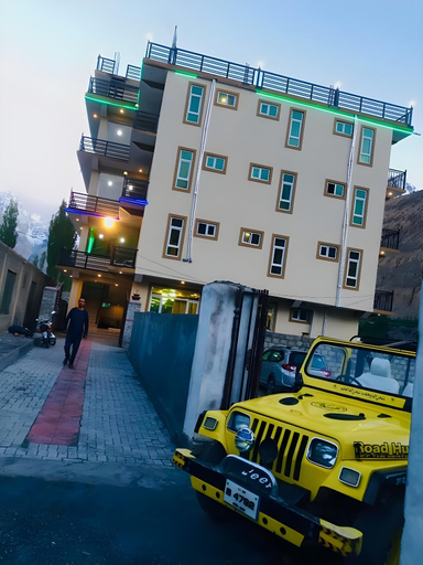 Exterior & Views