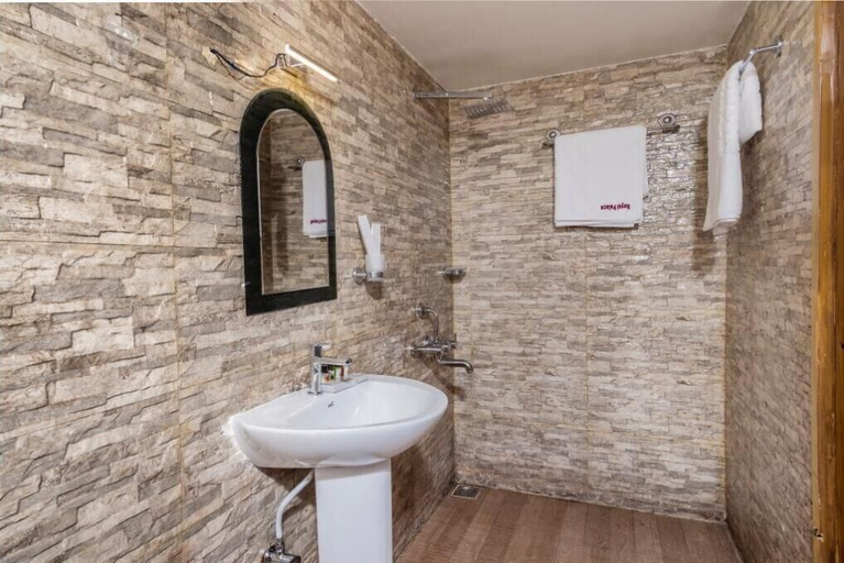 Bathroom, Luxury Boathouse, Alappuzha