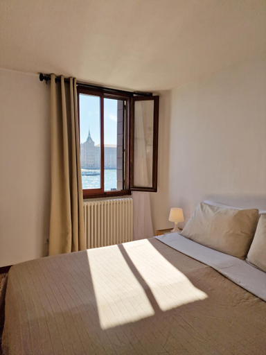 Bedroom 2, Silk Road, Venezia
