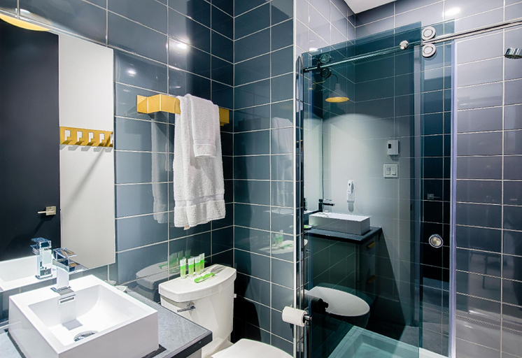 Bathroom 3, Les Lofts Notre-Dame - By Les Lofts Vieux-Quebec, Communauté-Urbaine-de-Québec