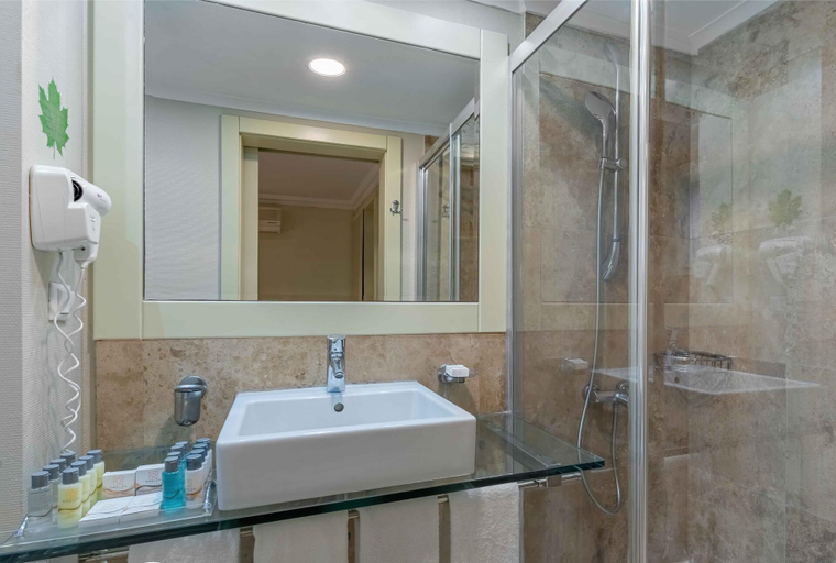 Bathroom 4, Emelda Sun Club, Kemer