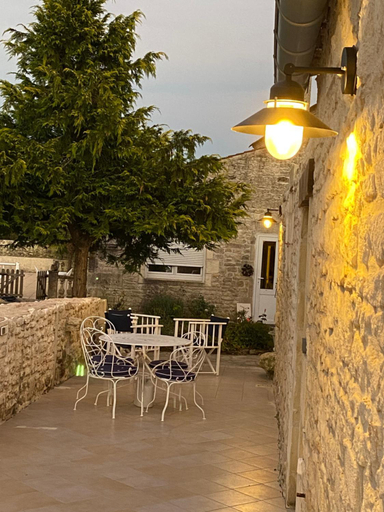 Others 5, Les gites des Lauriers roses Chambre privee Ile d Oleron, Charente-Maritime