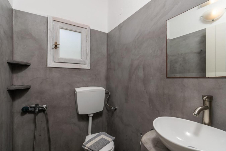 Bathroom 2, Thalassopetra in Agia Kyriaki, South Aegean