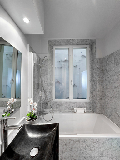 Bathroom 3, 1543 SaintSauveur, Paris