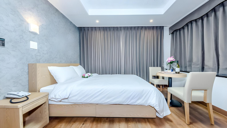 Bedroom 4, Jeju Leslie Hotel, Jeju