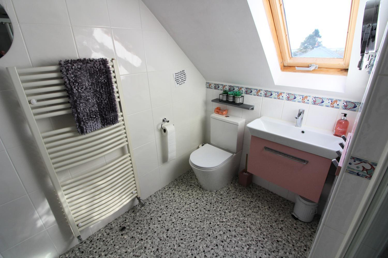 Bathroom 3, Melorne Farm Guest House, Cornwall