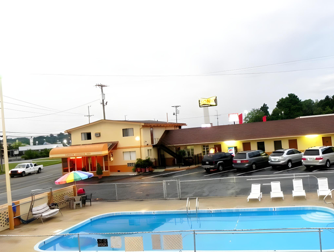 Sport & Beauty 5, Andrew Johnson Inn, Greene