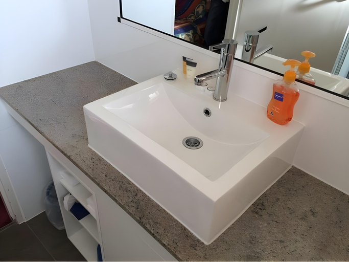 Bathroom 3, Centrepoint Motel Deniliquin, Deniliquin