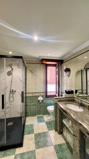 Bathroom 3, Chalet Bilbao-Aeropuerto, Vizcaya