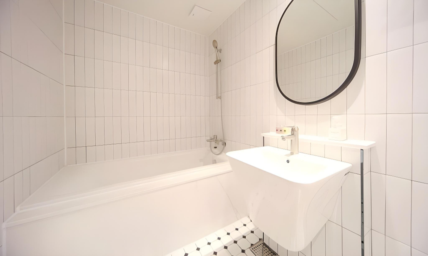 Bathroom 5, Changwon Masan From H Lazy Heaven, Masan