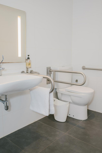 Bathroom 3, ibis Trujillo, Trujillo