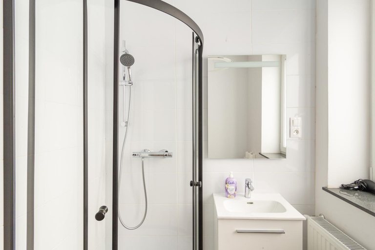 Bathroom 3, THE CASTLE - Free Parking - Self Check In, Kraków City
