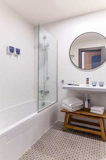 Bathroom 5, The Sea of Galilee Hotel