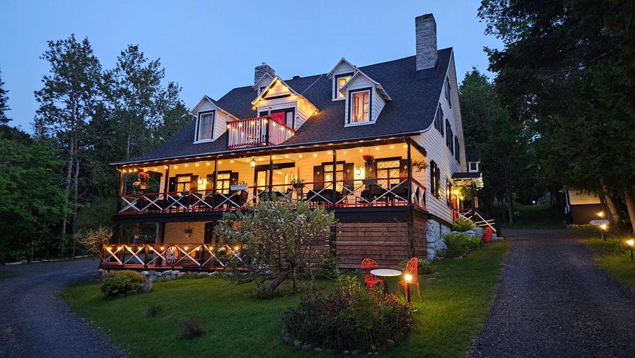Exterior & Views