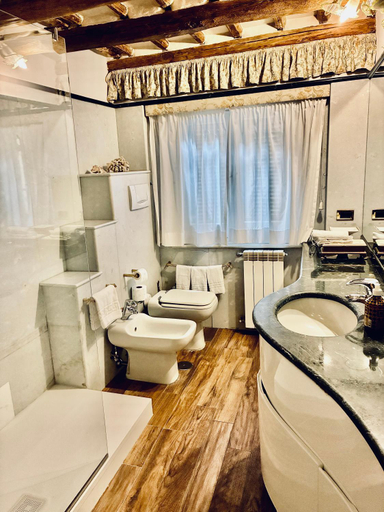 Bathroom 3, D.R.Rome Spanish Luxury Suites, Rome