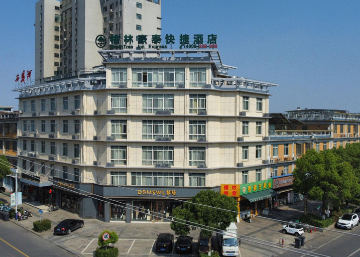Exterior & Views