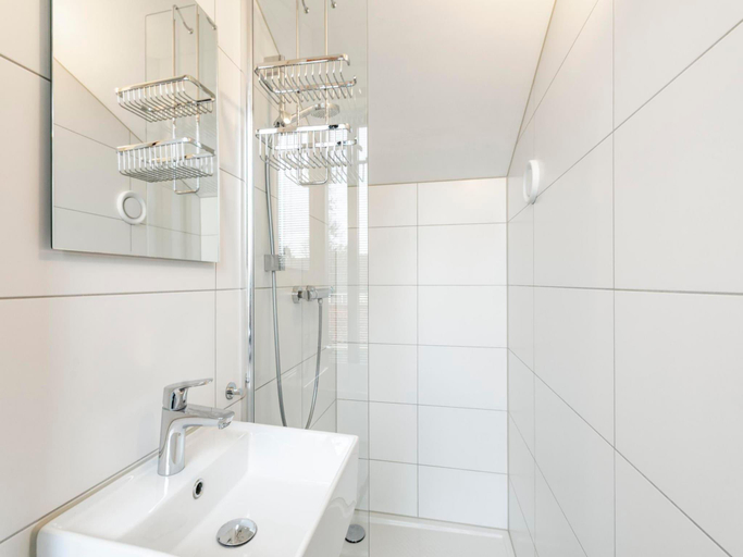 Bathroom 4, Villa near Sint Maartenszee Beach with Jacuzzi, Zijpe