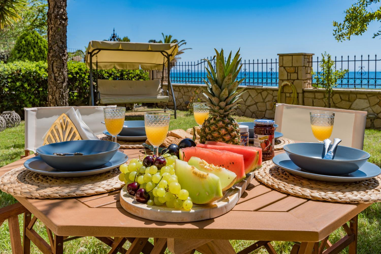 Food & Drinks, Luna Apartments, Ionian Islands