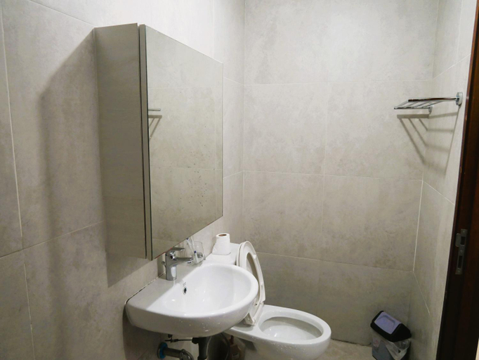 Bathroom 5, Meisterstadt Pollux Habibie Batam, Batam