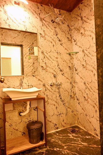 Bathroom 2, Airport Stay, Pune
