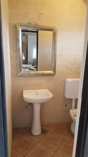 Bathroom, Pansion Kaleb, Sali